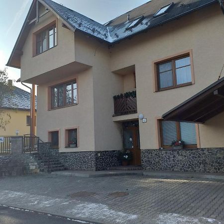 Vila Michal Bešeňová Esterno foto